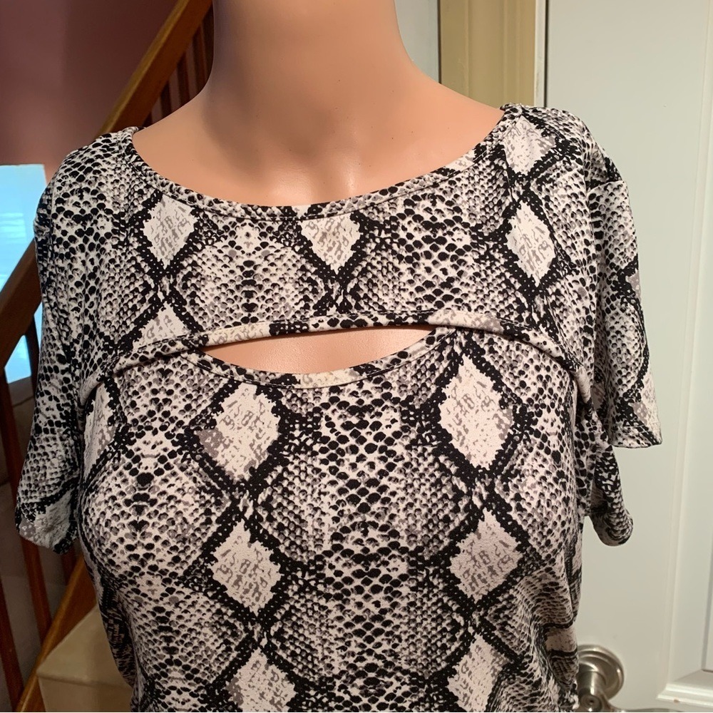 WILD LOVE. XL.‎ Snake print dress ruched on sides w/ties. Cut out just above …